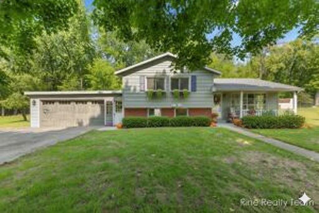 33250 Berniice Avenue, Antwerp township