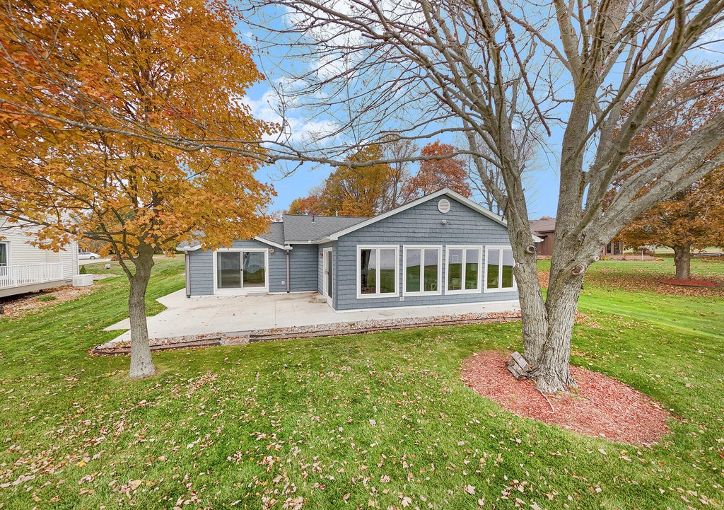 219 Ivason Drive, Douglass township