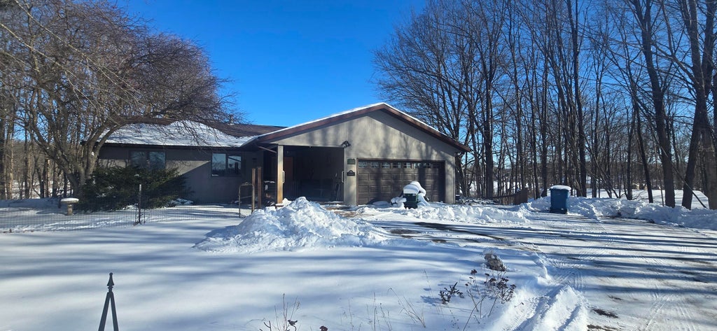 11575 Floria Road, Barry township