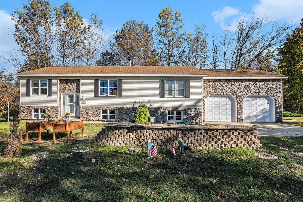1021 Orchard Avenue, Unknown City
