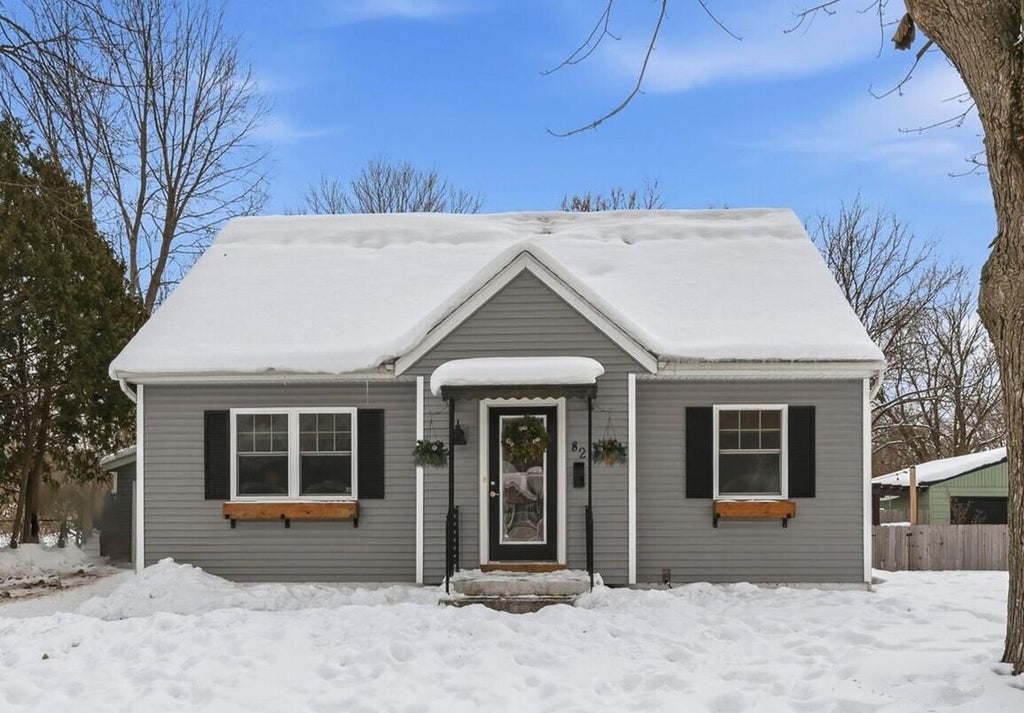 82 James Street Ne, Rockford city