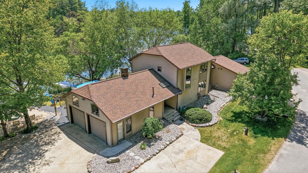 360 W Baldwin Lake Drive, Greenville