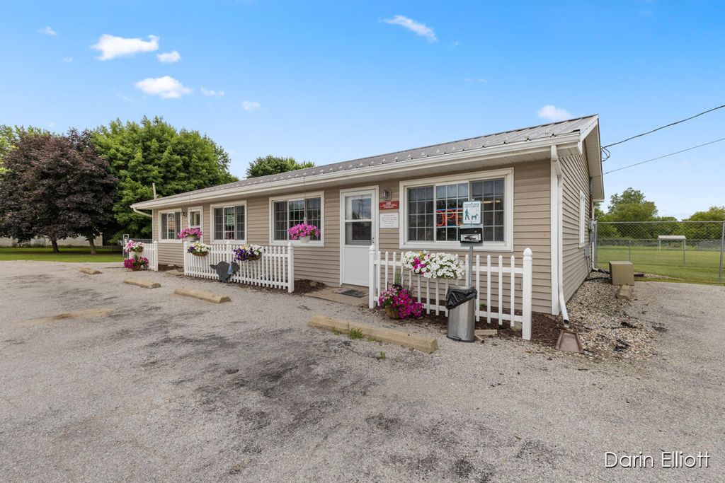 2389 N State Road, Easton township