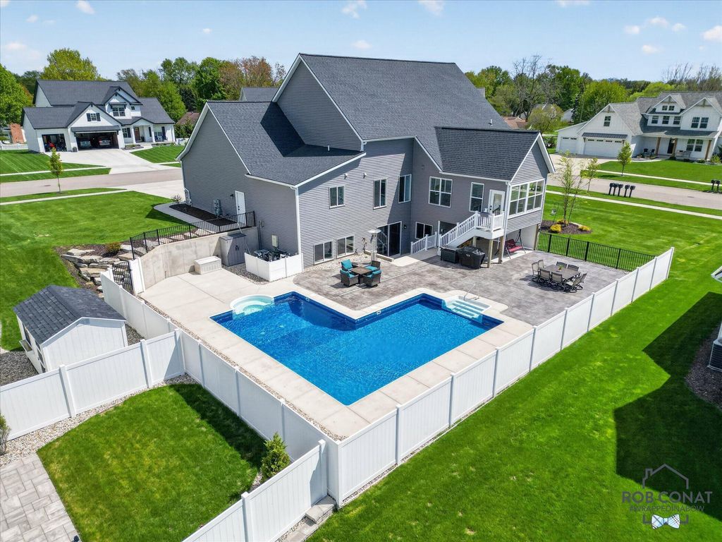 8235 Country Rail Drive Sw, Byron township