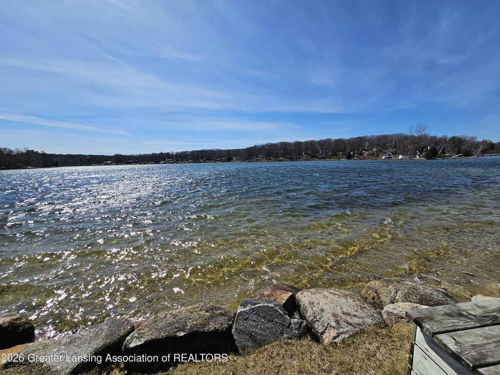 9471 Peninsula Drive, Morton township