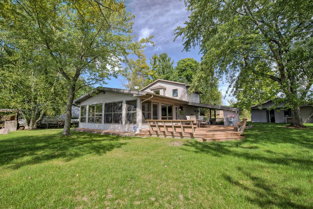 9471 Peninsula Drive, Mecosta