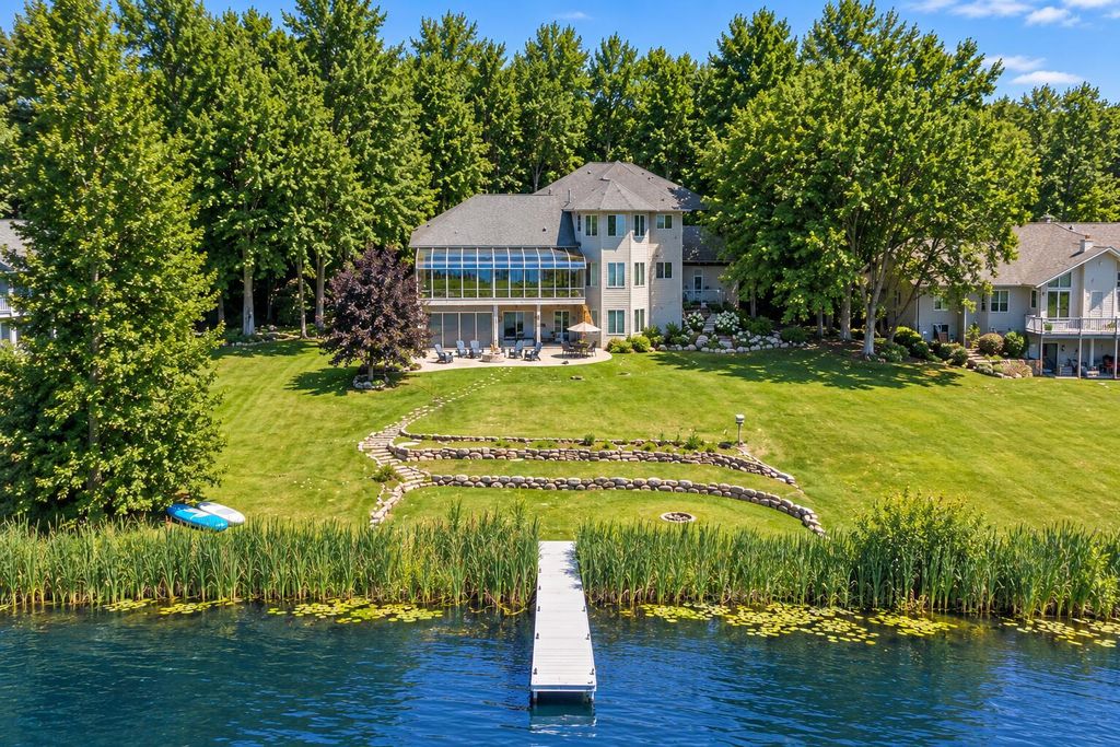 9613 Fawn Ridge Road, Morton township