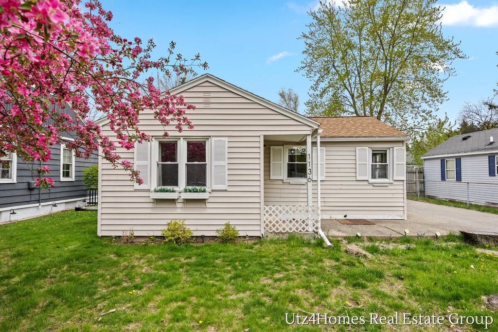 1136 Wilson Court, Norton Shores city