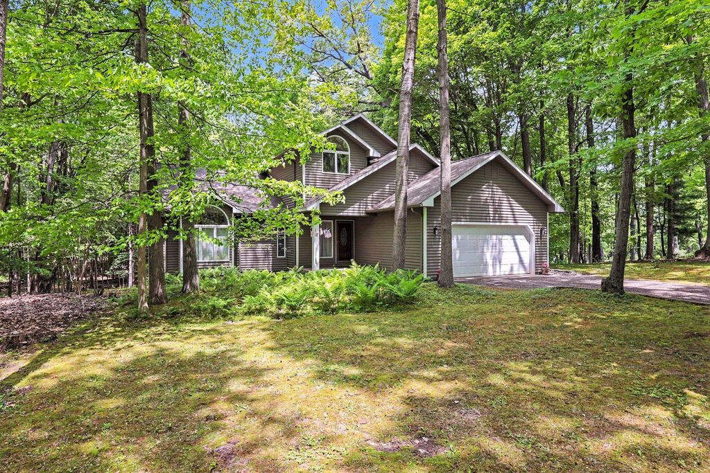 10288 Hathaway Drive, Eureka township
