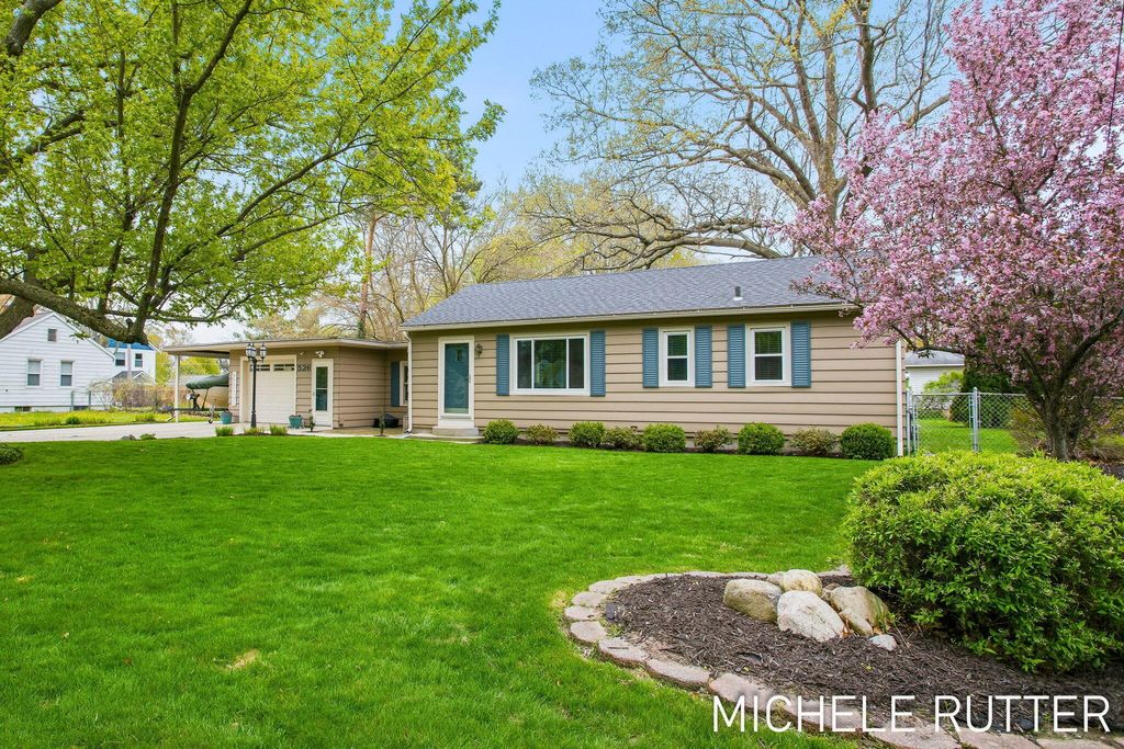 526 Pinecrest Street, Holland charter township