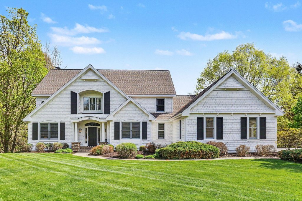 1670 Flowers Crossing Drive Ne, Grand Rapids charter township