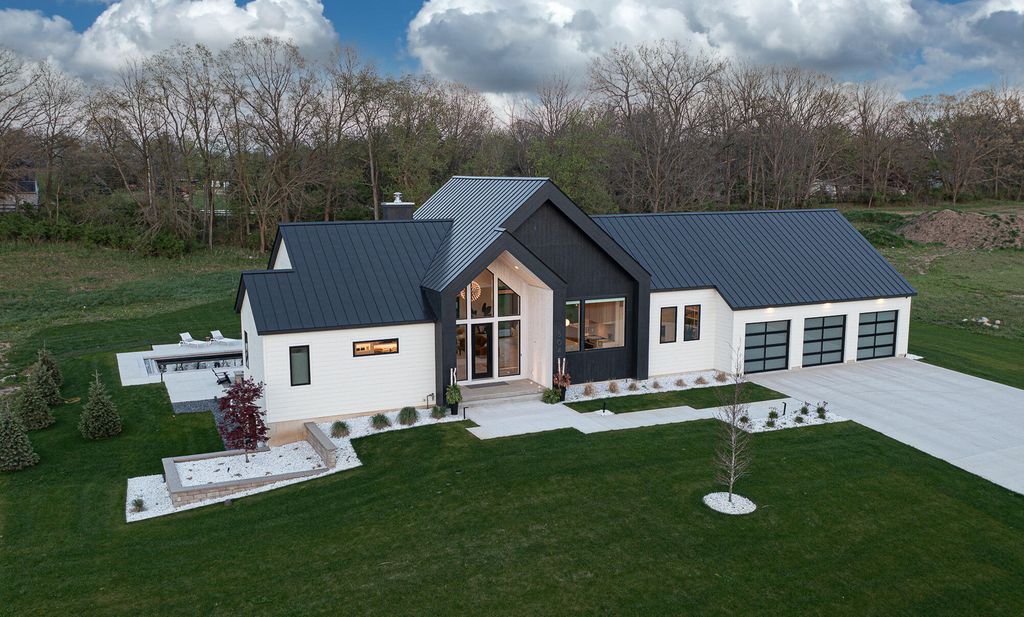 5044 Hickory Pointe Woods Se, Cascade charter township
