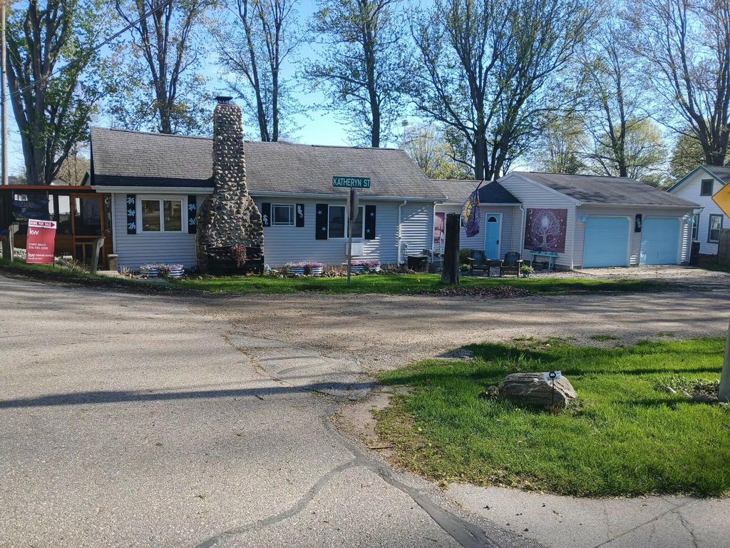 2100 Strait Tow Boulevard, Crystal township