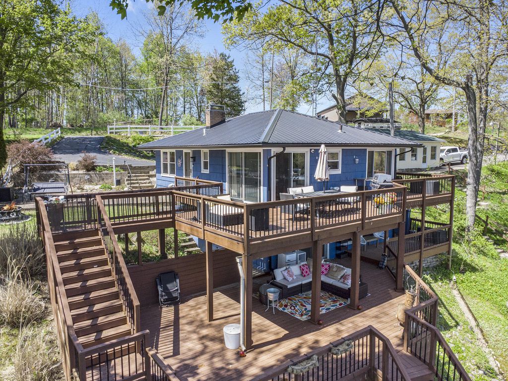 13872 Fineview Bluff Drive, Johnstown township