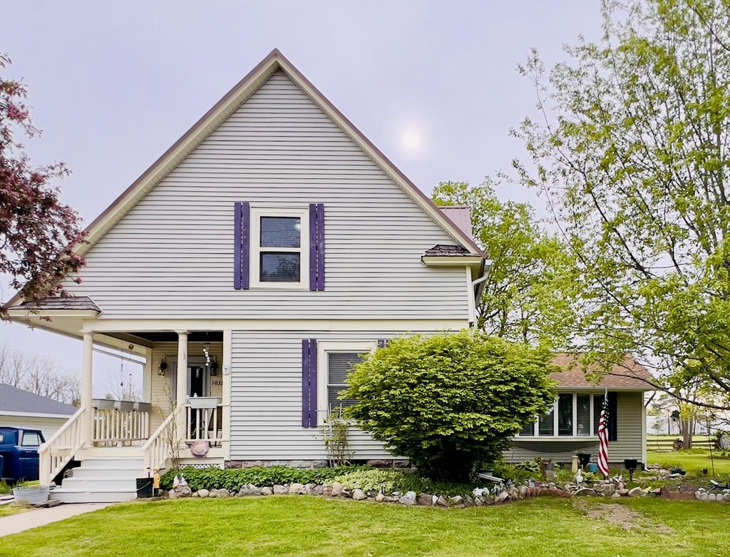 1033 Washington Boulevard, Lake Odessa village