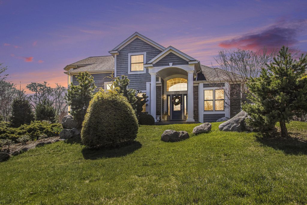 3975 Harbor Breeze Drive, Norton Shores city