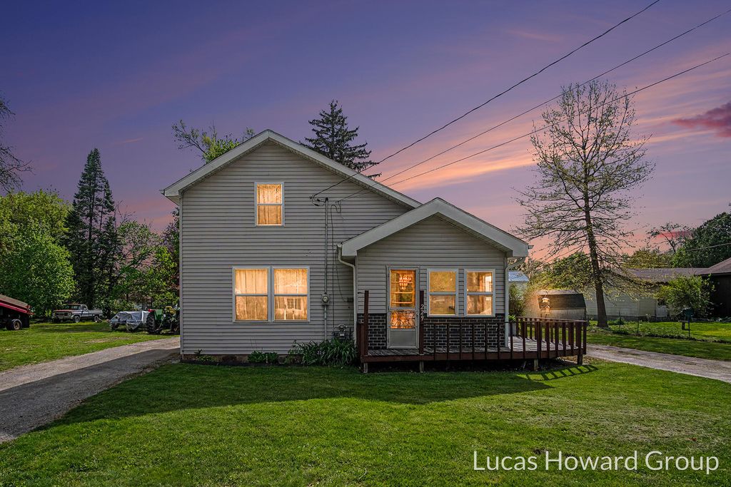 229 S Sherman Street, Evergreen township