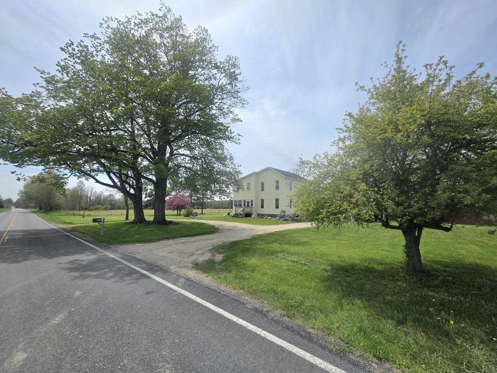 8884 S Townhall Road, Bushnell township