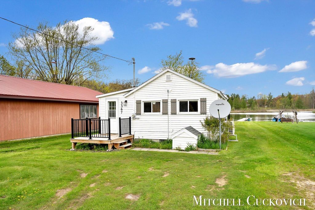 3367 Flint Drive, Evergreen township