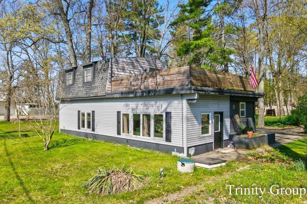 7615 S Croton Hardy Drive, Croton township