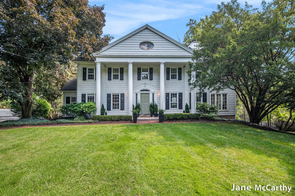 270 Lakeside Drive Se, East Grand Rapids city