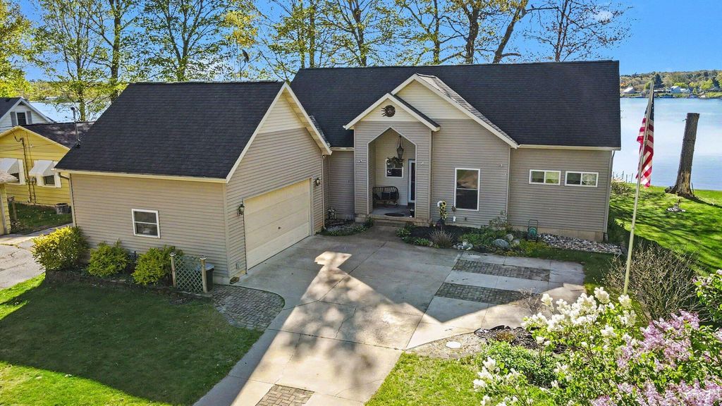 5550 Cozy Point Drive, Croton township