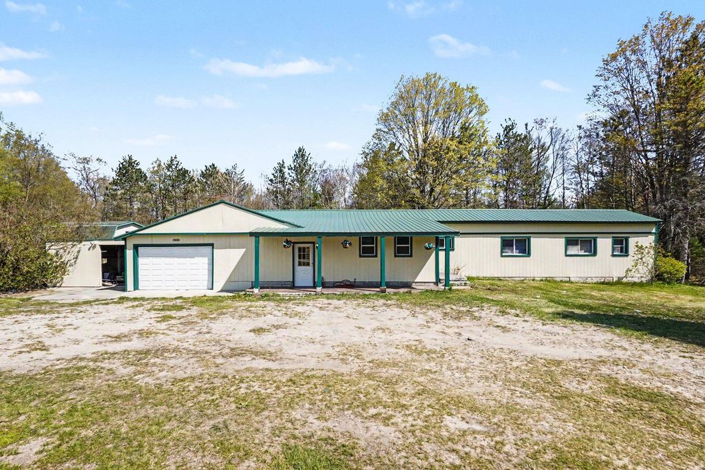 10086 E Old M 63, Ellsworth township