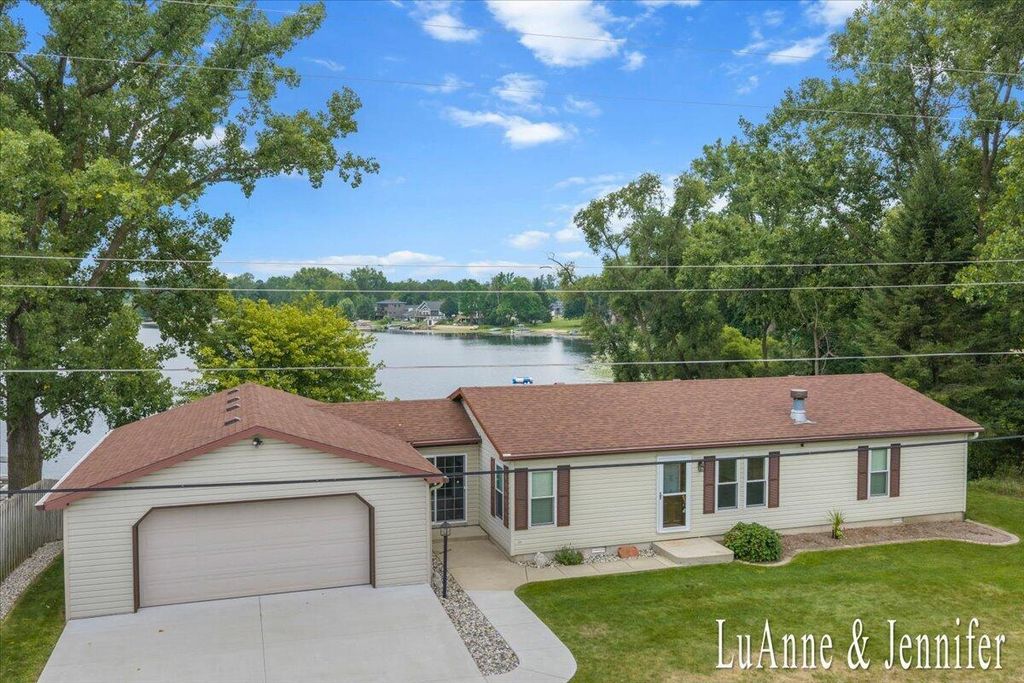 10260 Swem Street Ne, Oakfield township