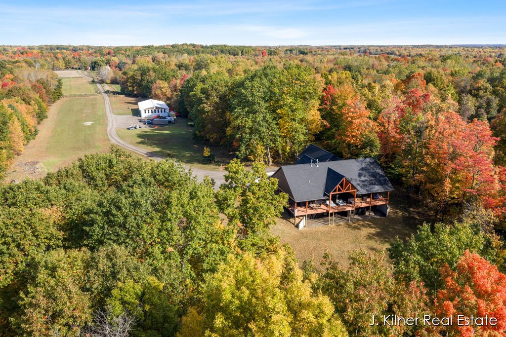 4390 22 Mile Road Nw, Tyrone township