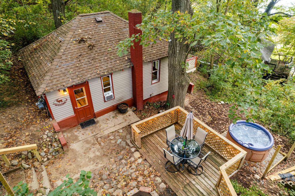 13507 Olin Lakes Drive, Solon township