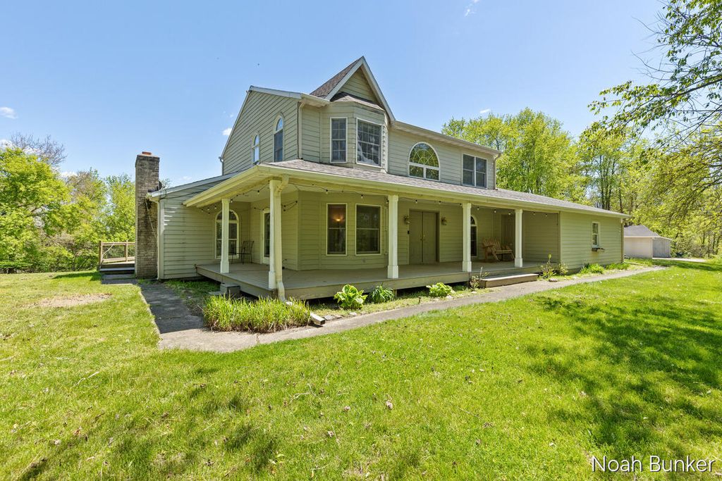 4689 8th Street, Leighton township