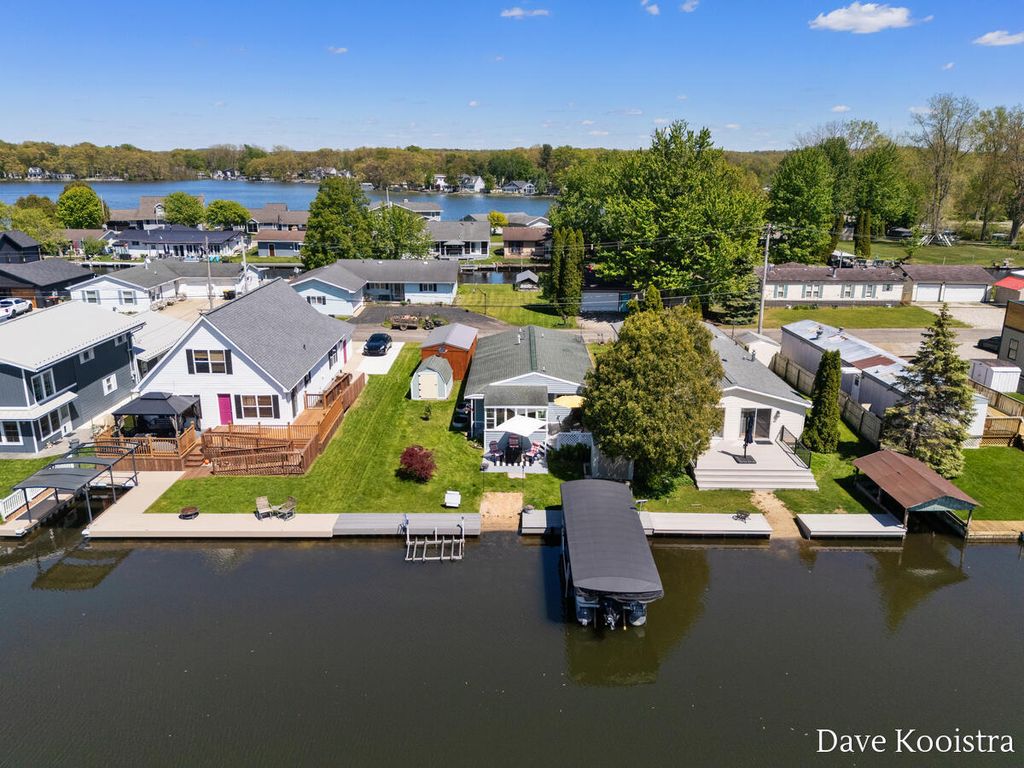 4356 Lynden Road, Orangeville township