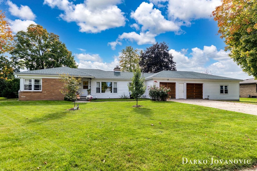 390 W Division Street, Sparta village