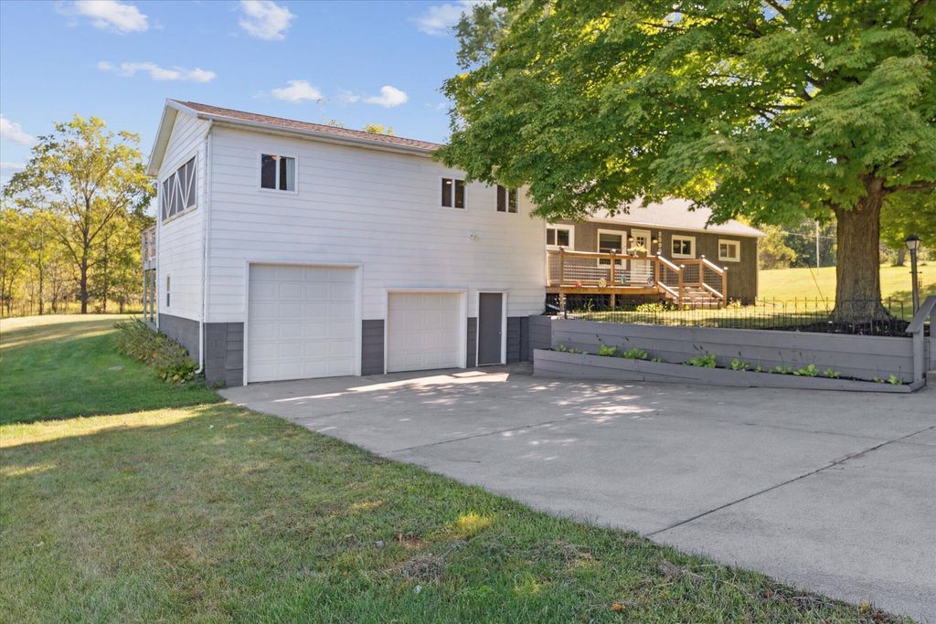 8590 Greenfield Highway, Bellevue township
