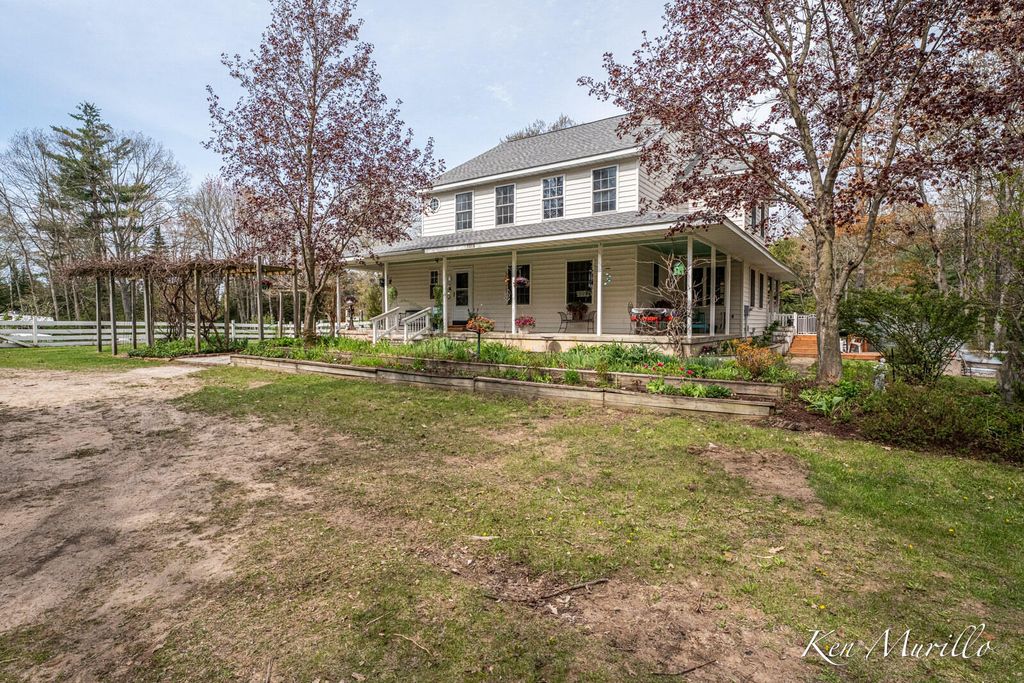 1519 N Roscommon Road, Markey township