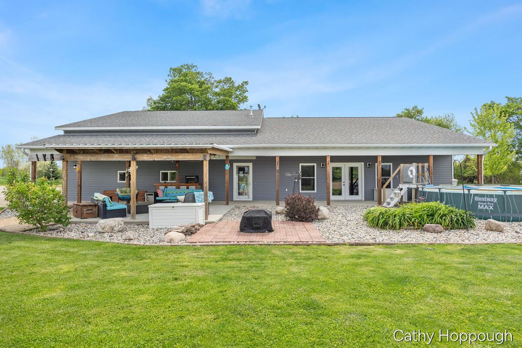 6521 Clinton Trail, Campbell township