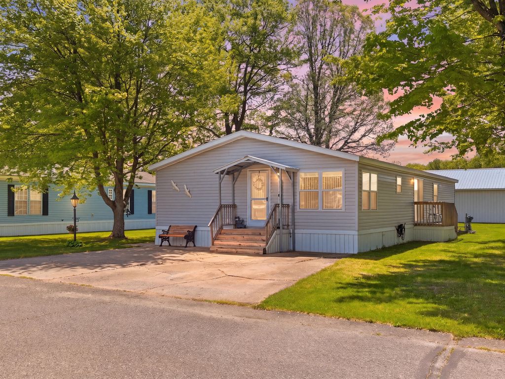 166 Aspen Street Ne, Solon township