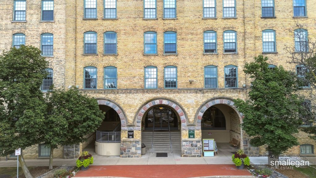 940 Monroe Avenue Nw Building: 1 Unit: 444, Grand Rapids
