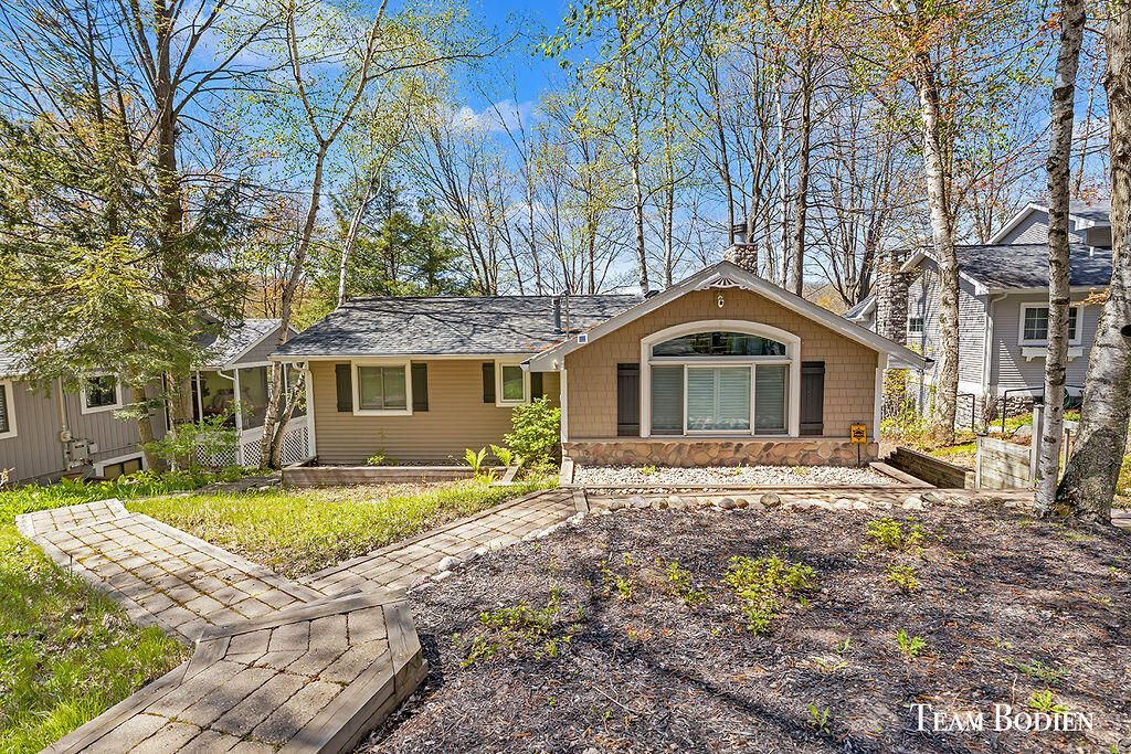 11320 Alpine Road, Morton township