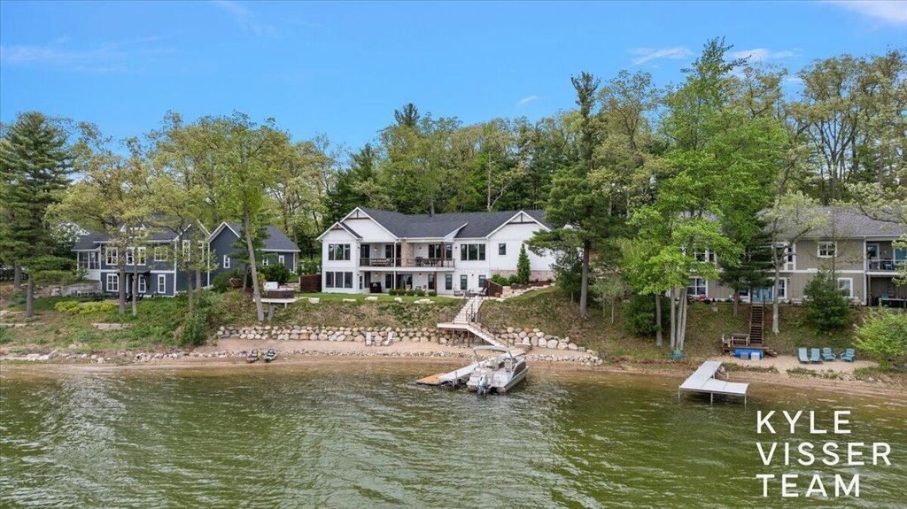 5109 E Manitou Way, Croton township