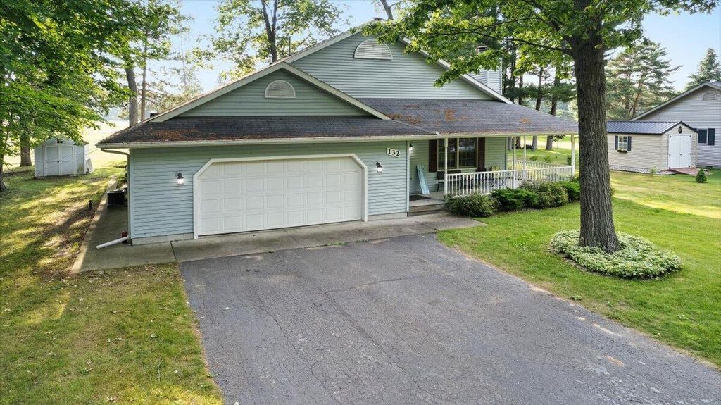 132 White Deer Trail, Denton township
