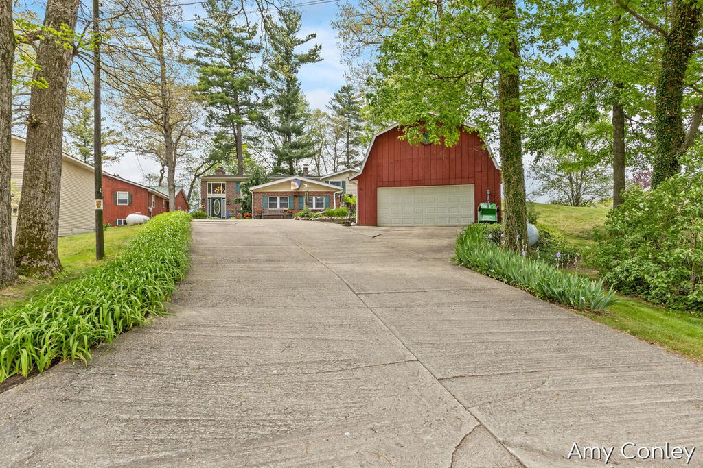 875 Bruce Drive, Yankee Springs township