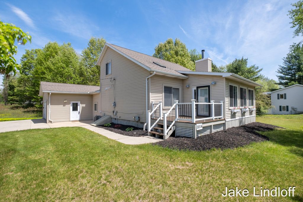 11014 E Royal Road, Morton township