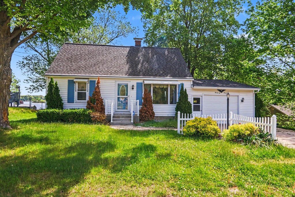 2122 N M-43 Highway, Carlton township