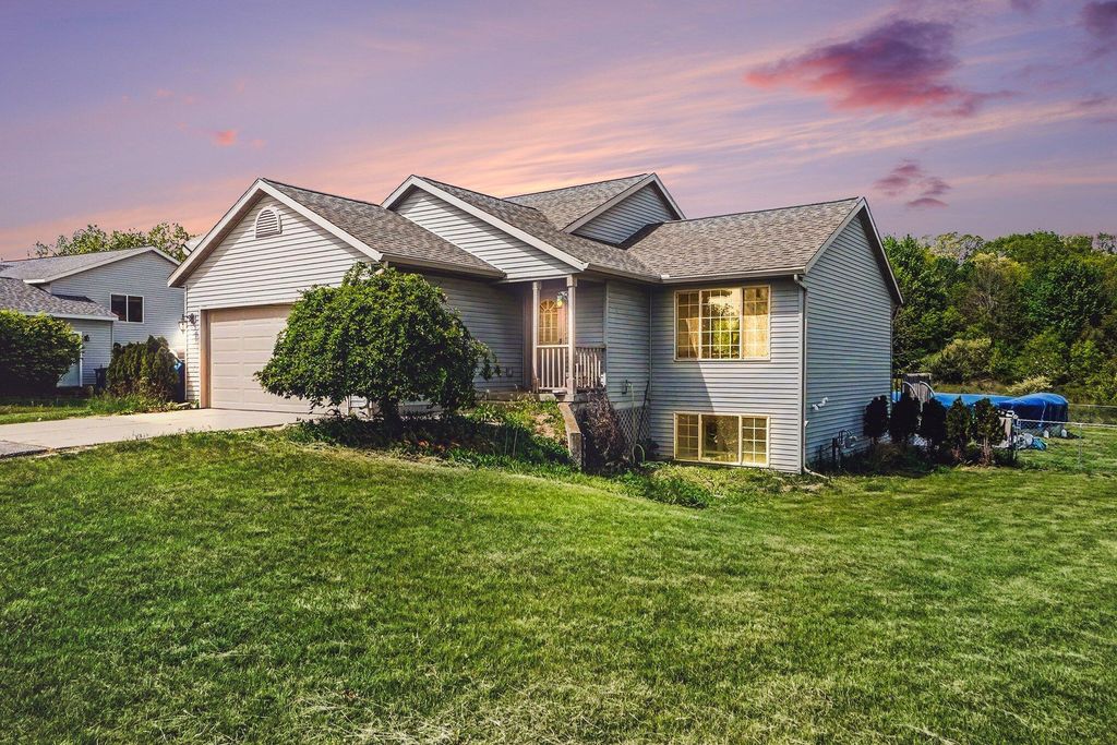 2269 Avalon View Drive Ne, Solon township