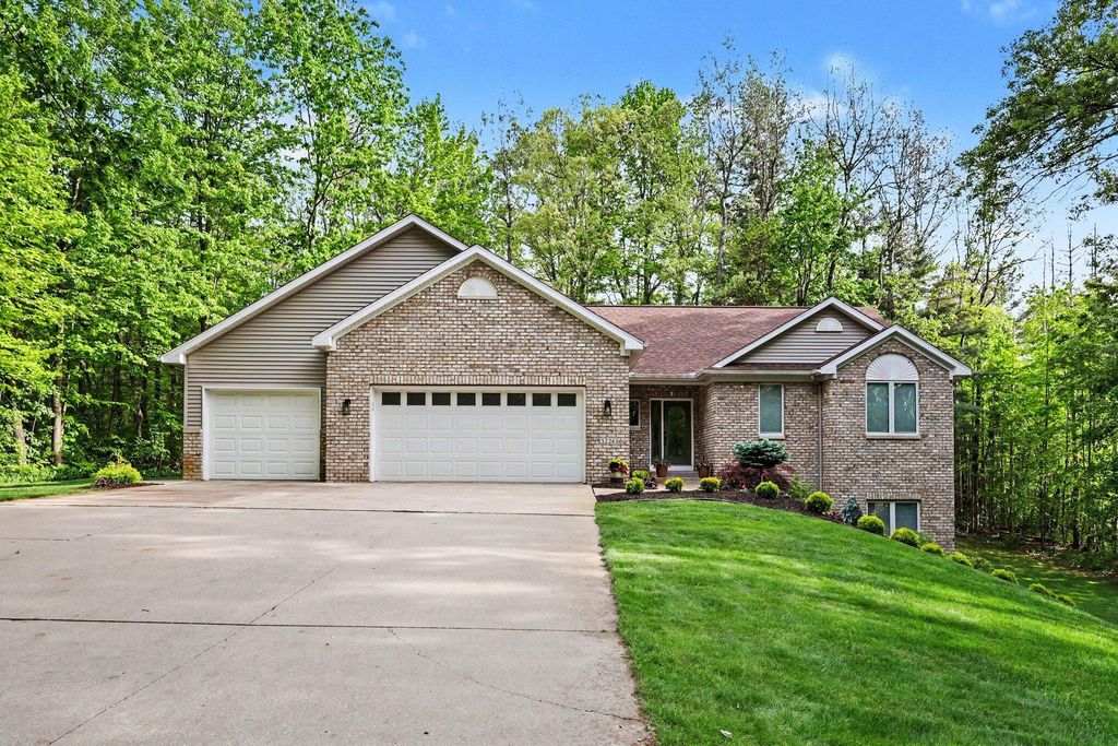 5224 Bonasa Drive Ne, Courtland township