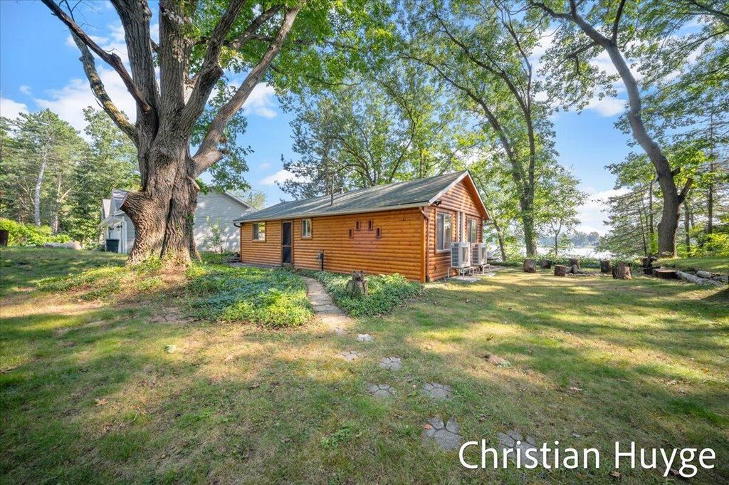 8818 E 128th Street, Ensley township