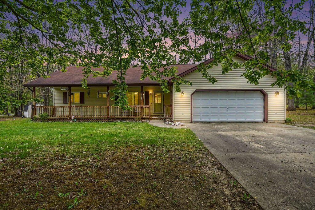 306 Silverhill Drive, Houghton Lake