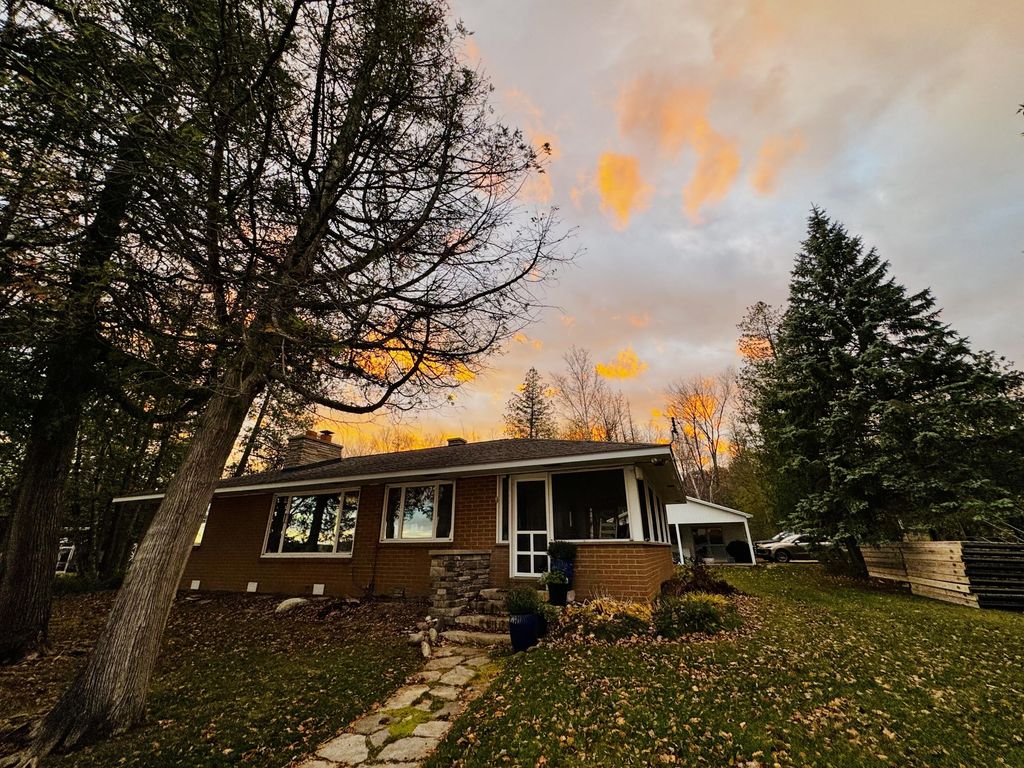 12015 Sw Torch Lake Drive, Milton township