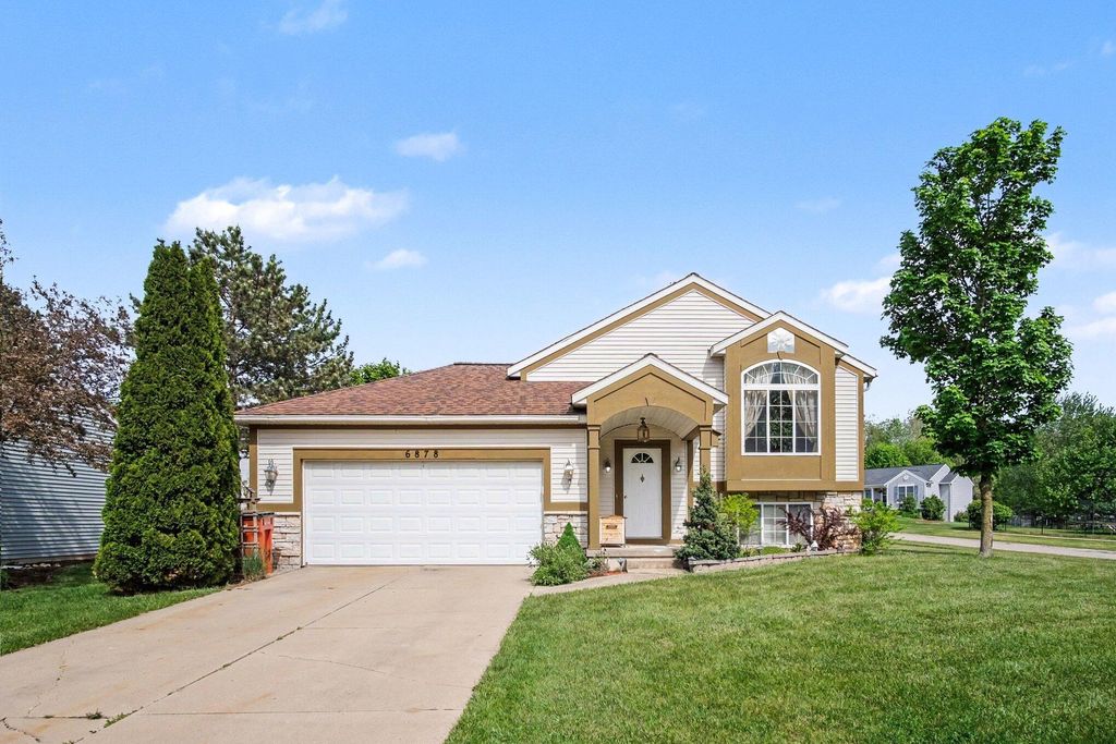 6878 Lake Bluff Drive Ne, Plainfield charter township